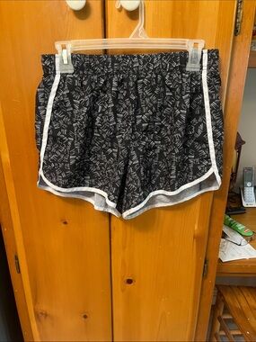 Xersion Black Patterned Athletic Shorts with underwear liner -size S